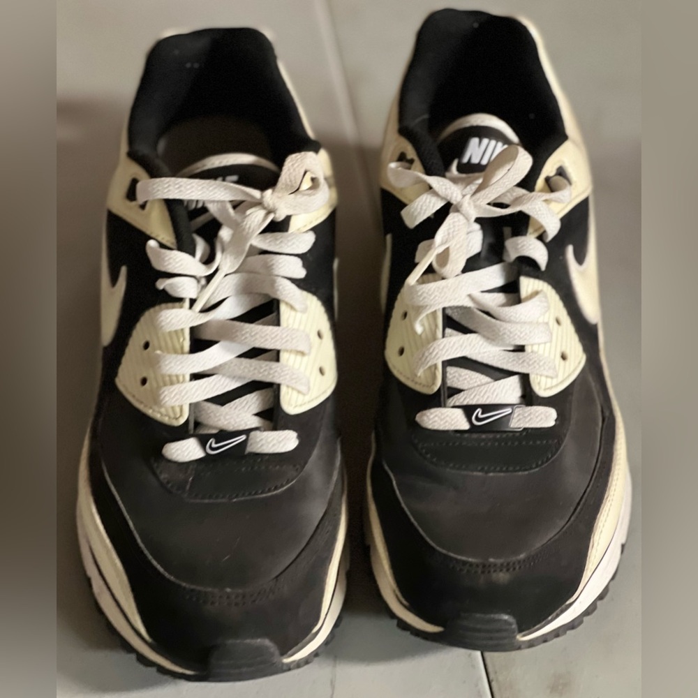 Nike Airmax men’s sneakers
